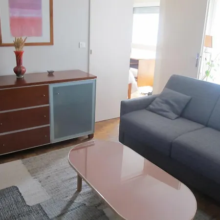 De 47m Avec Petit Balcon Et Vue Dégagée Appartamento