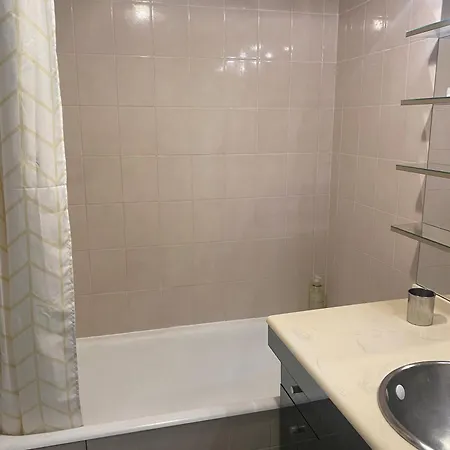 De 47m Avec Petit Balcon Et Vue Dégagée